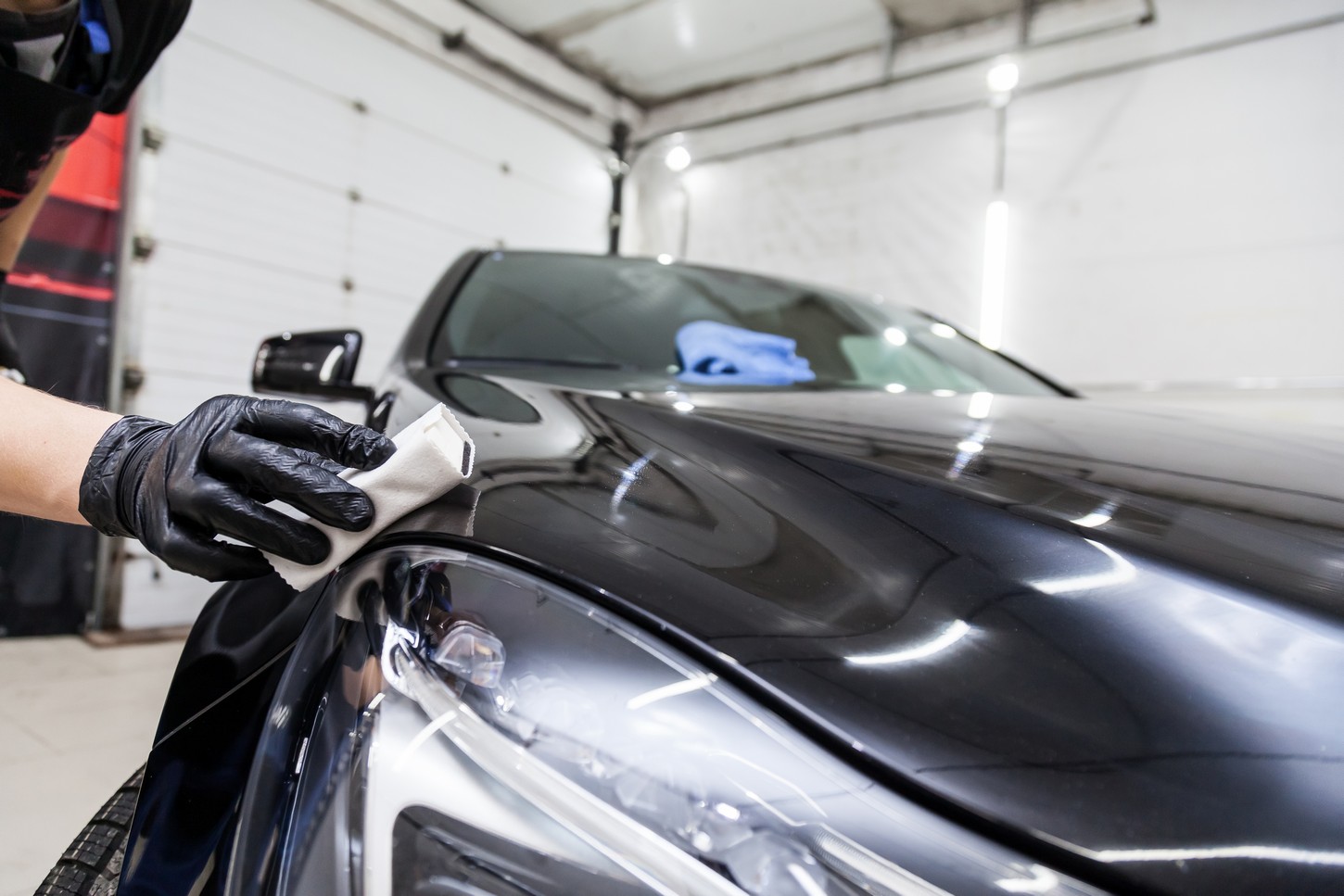 The,Process,Of,Applying,A,Nano-ceramic,Coating,On,The,Car's